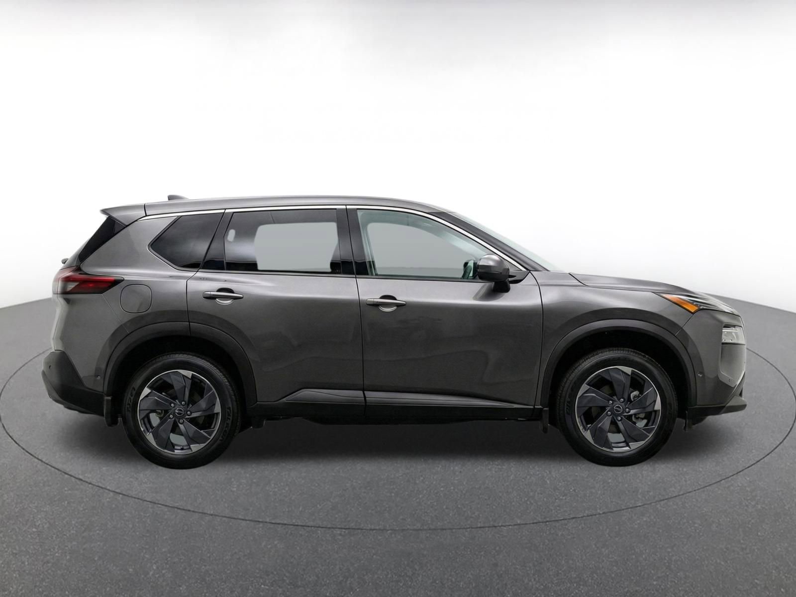 Used 2025 Nissan Rogue SV FWD image 10