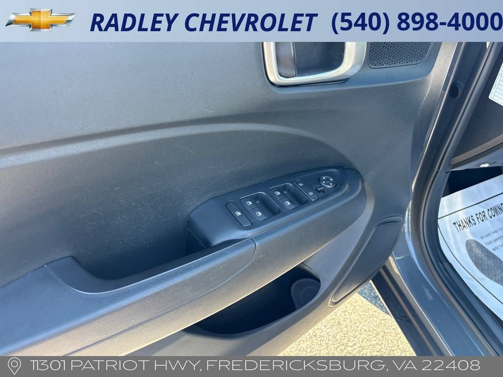 Used 2025 Hyundai Venue SEL FWD image 5
