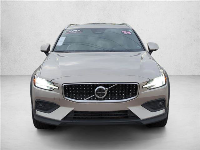Used 2024 Volvo V60 B5 Cross Country Ultimate w/ Protection Package Premier AWD/4WD image 2