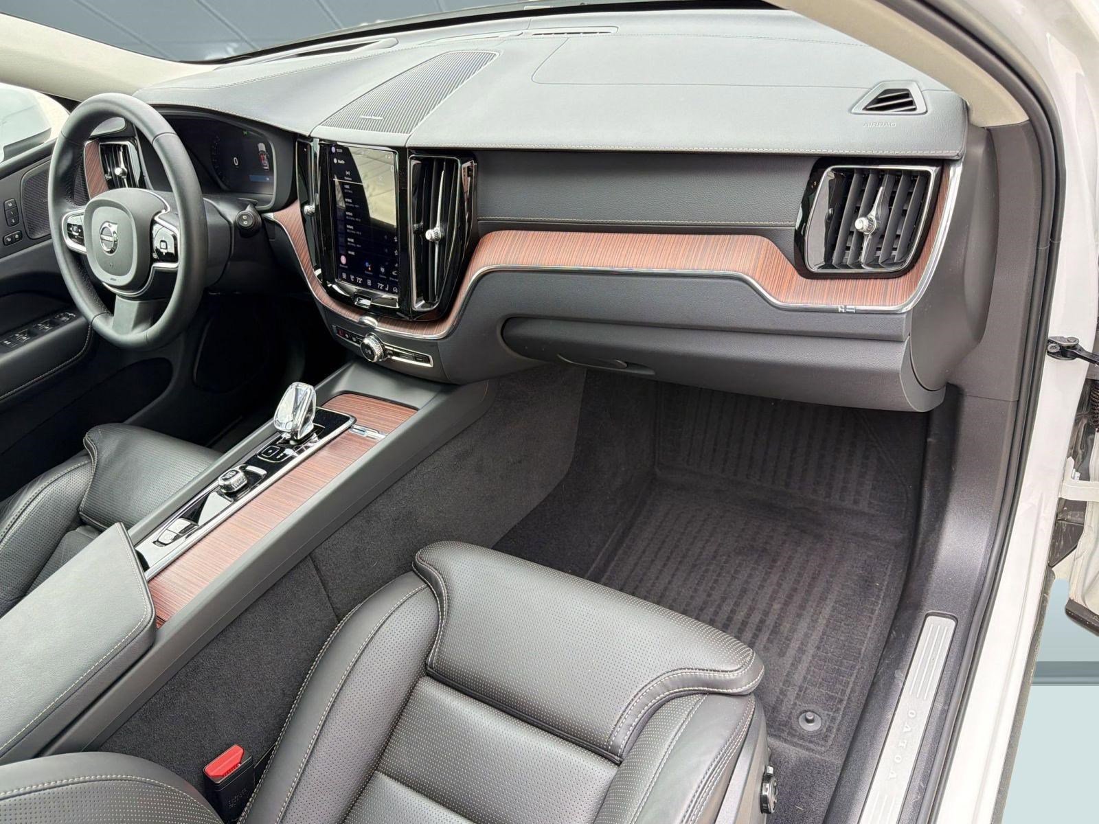 Certified 2023 Volvo XC60 B5 Ultimate w/ Climate Package image 31