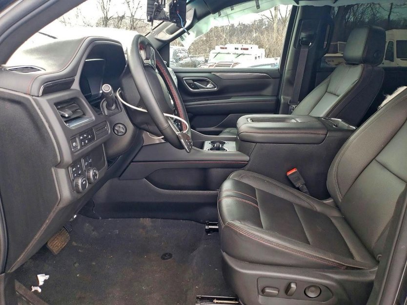 Used 2023 Chevrolet Suburban RST w/ Luxury Package image 5