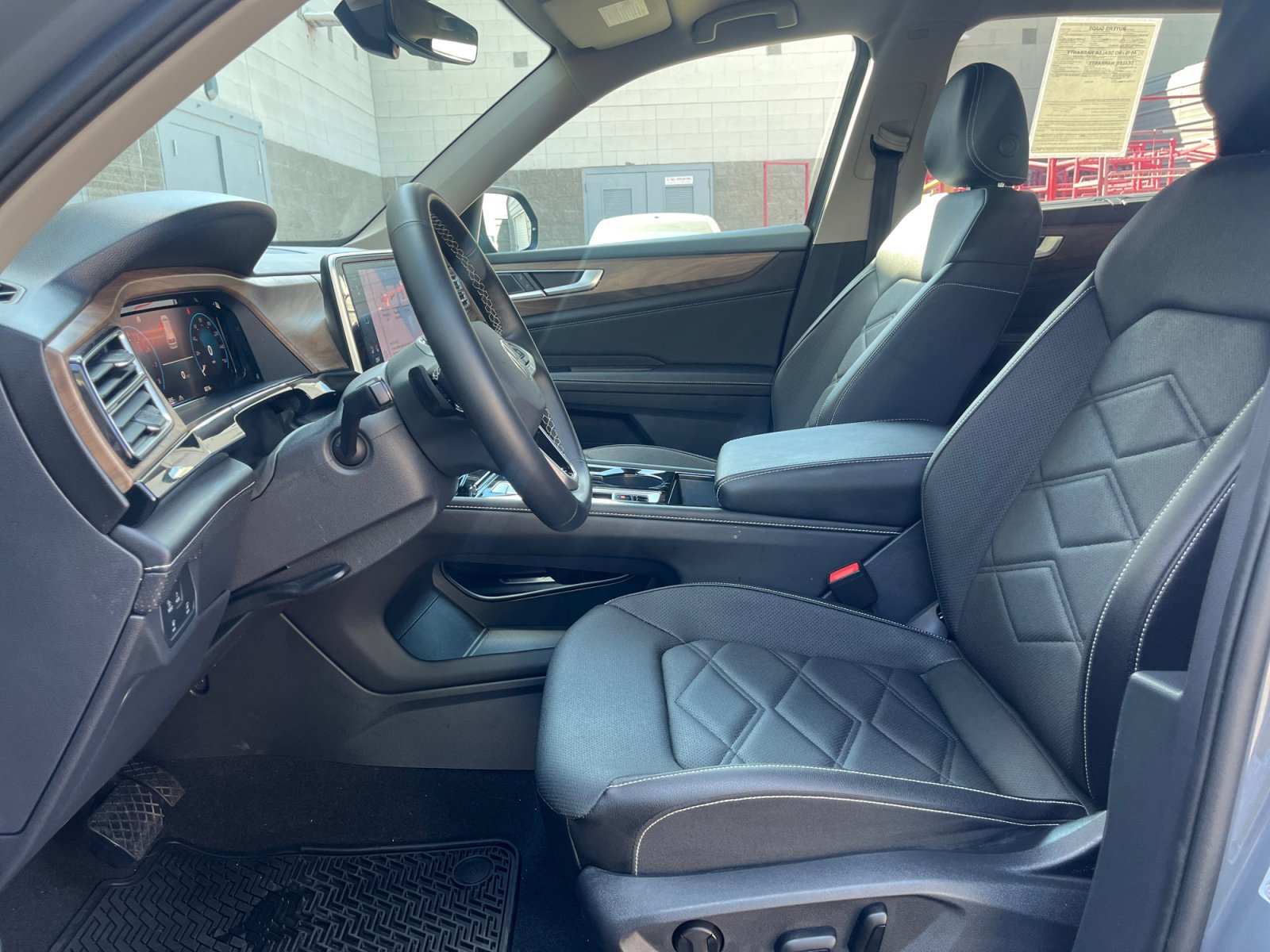 Used 2025 Volkswagen Atlas SE image 12