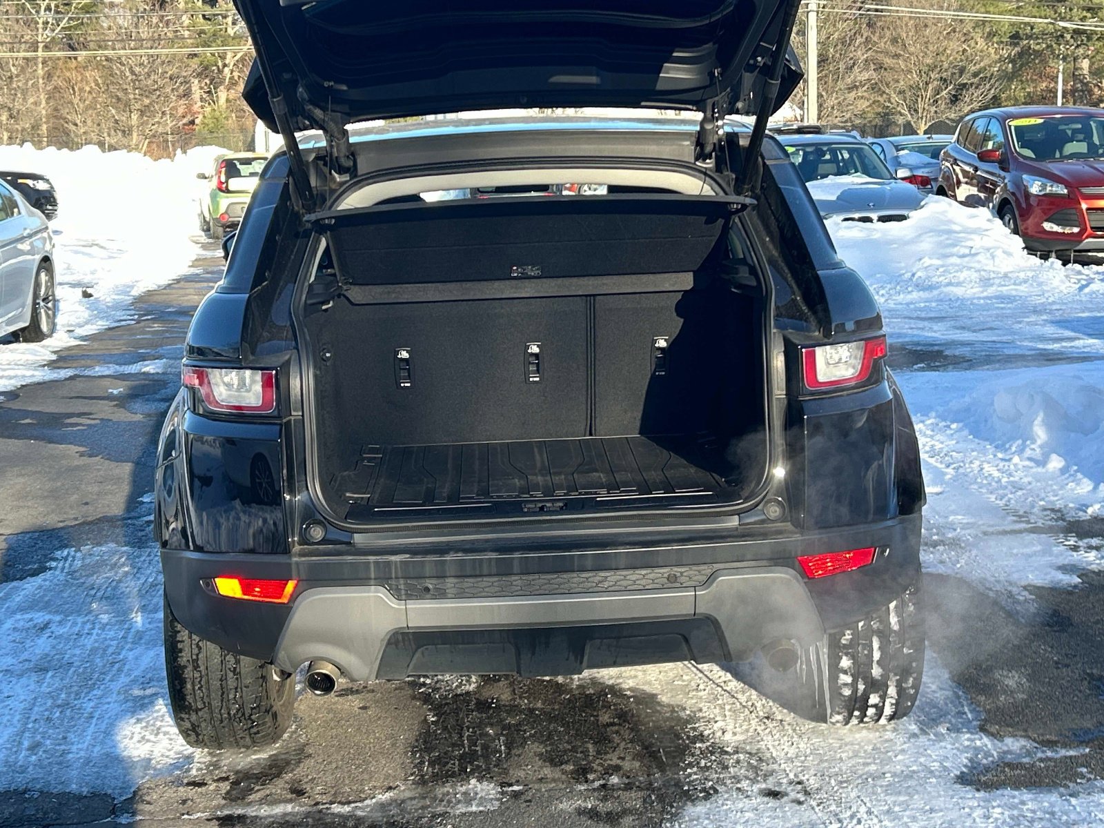 Used 2019 Land Rover Range Rover Evoque SE Premium image 13