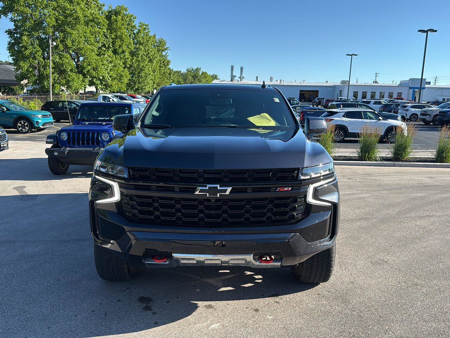 Used 2023 Chevrolet Tahoe Z71 w/ Luxury Package AWD/4WD image 8