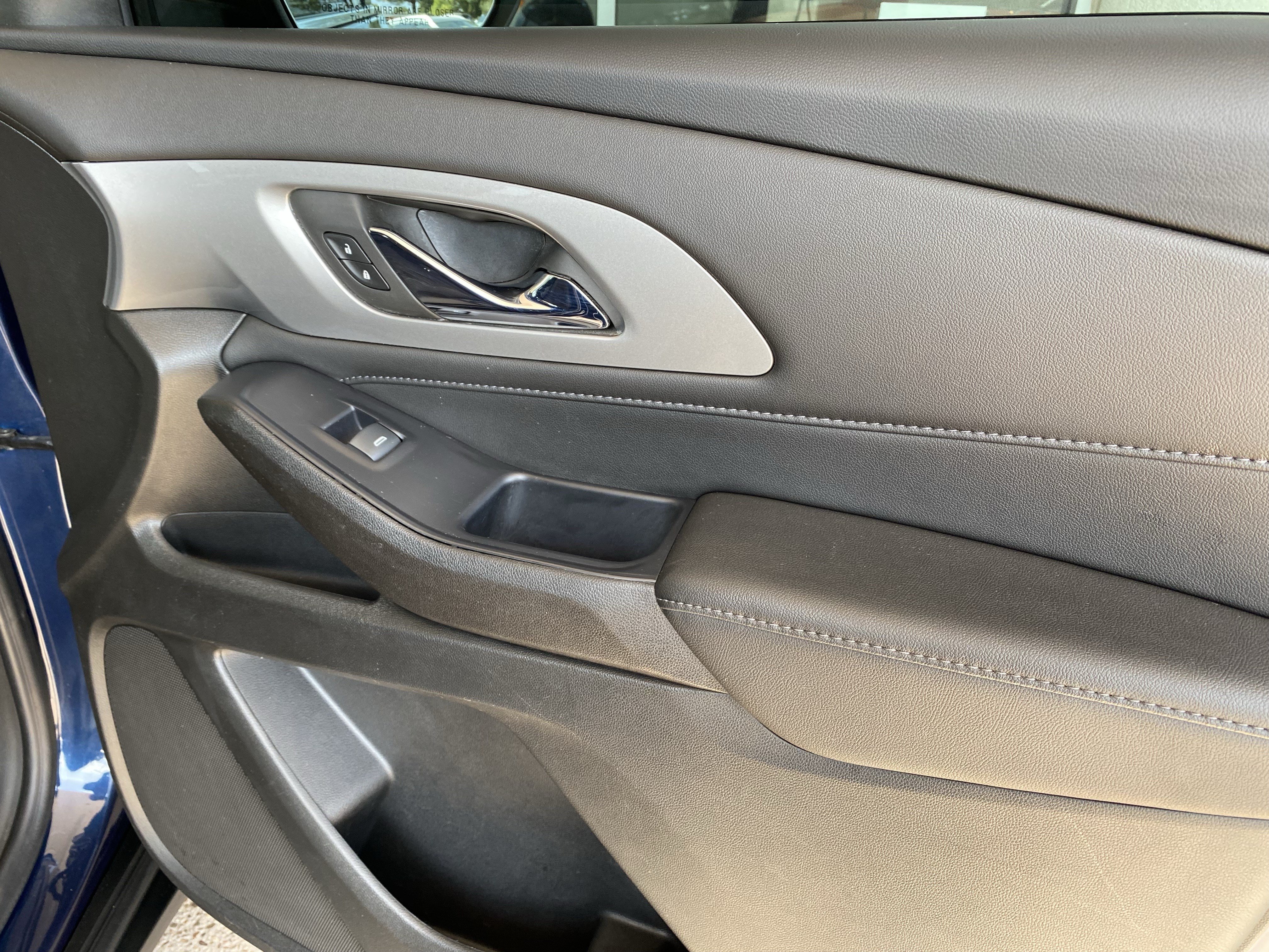 Used 2022 Chevrolet Traverse LT FWD image 47