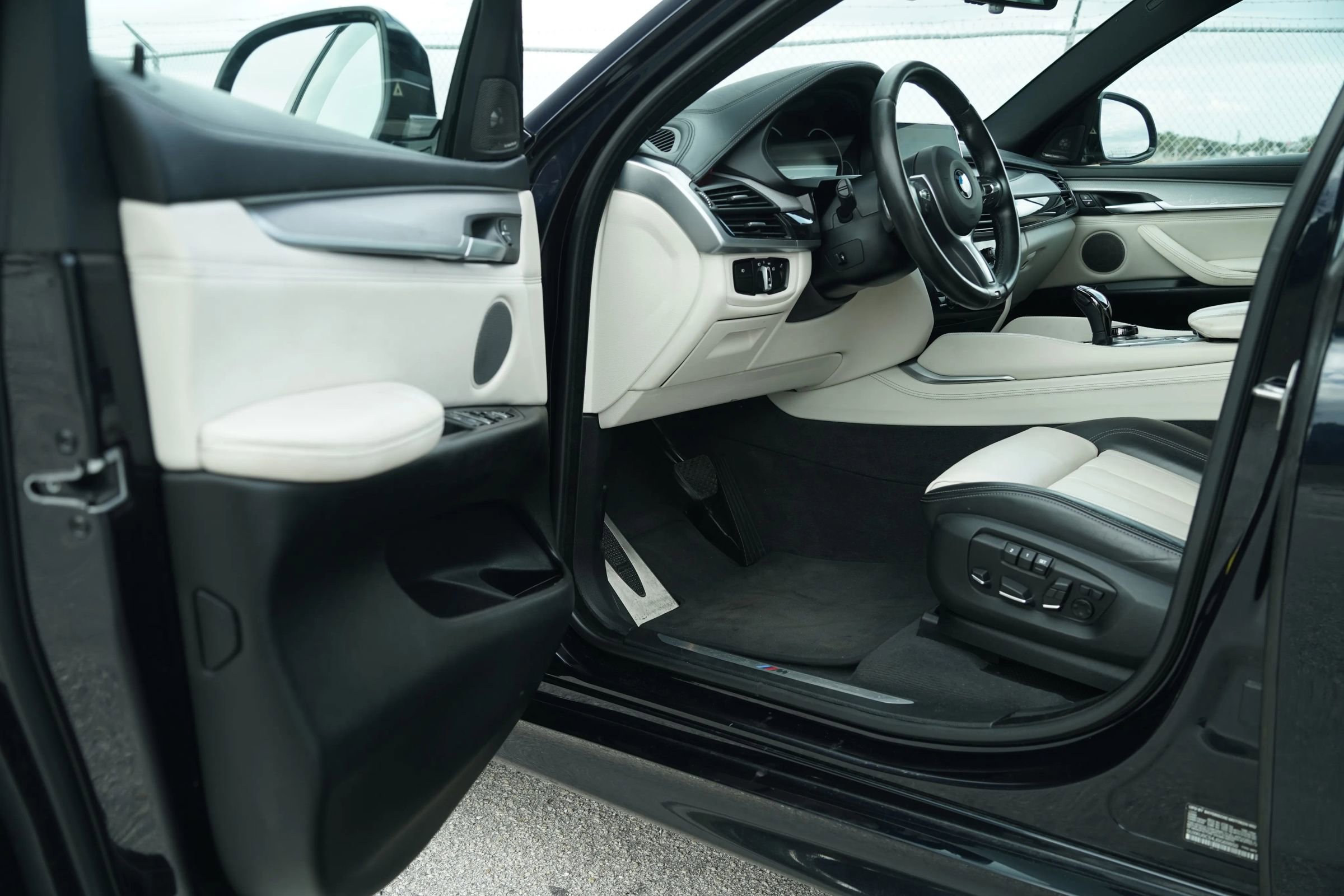 Used 2018 BMW X6 sDrive35i RWD image 26