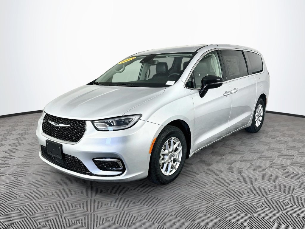 Certified 2024 Chrysler Pacifica Touring-L FWD image 5