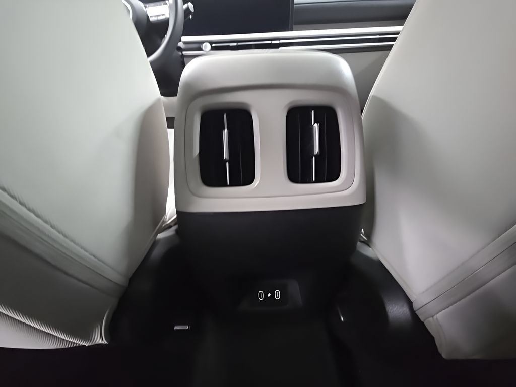Used 2025 Hyundai Tucson SEL AWD/4WD image 27