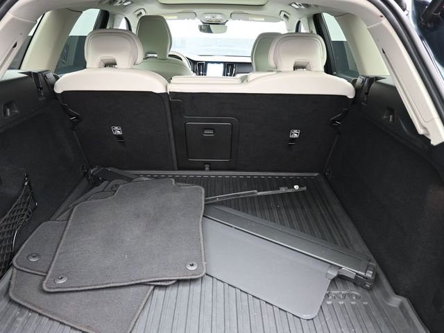 Used 2023 Volvo XC60 B6 Ultimate w/ Protection Package Premier image 32