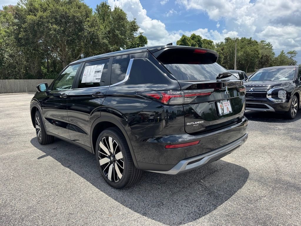 New 2025 Mitsubishi Outlander SE image 5