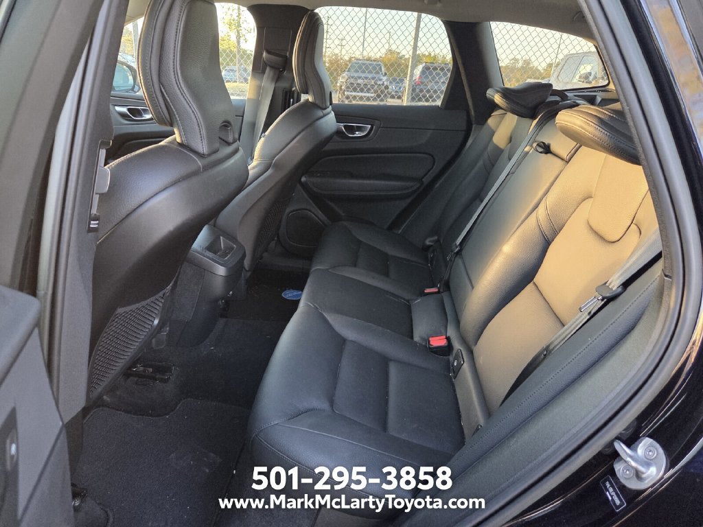 Used 2023 Volvo XC60 B5 Plus AWD/4WD image 9