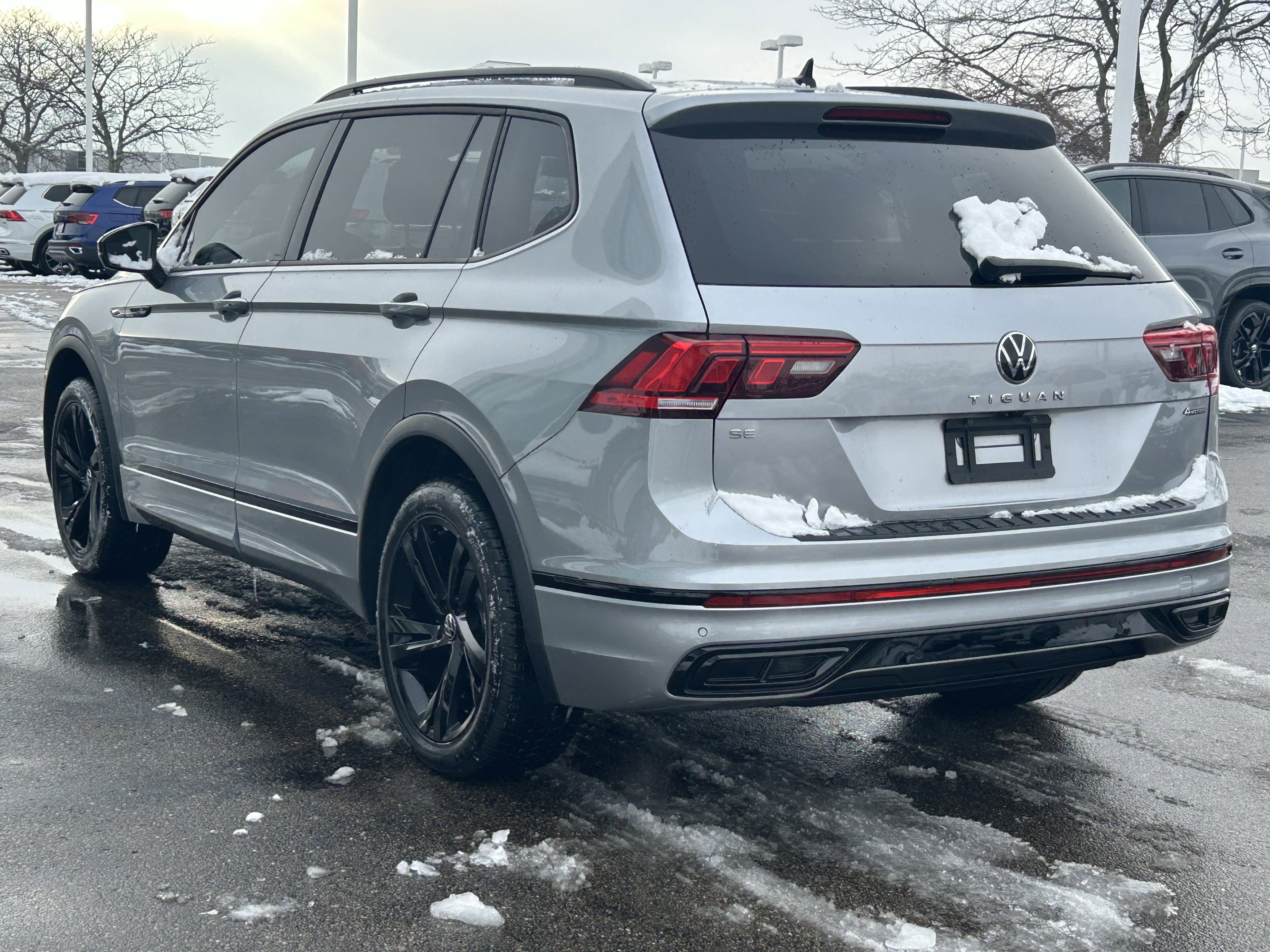 Certified 2023 Volkswagen Tiguan SE R-Line image 5
