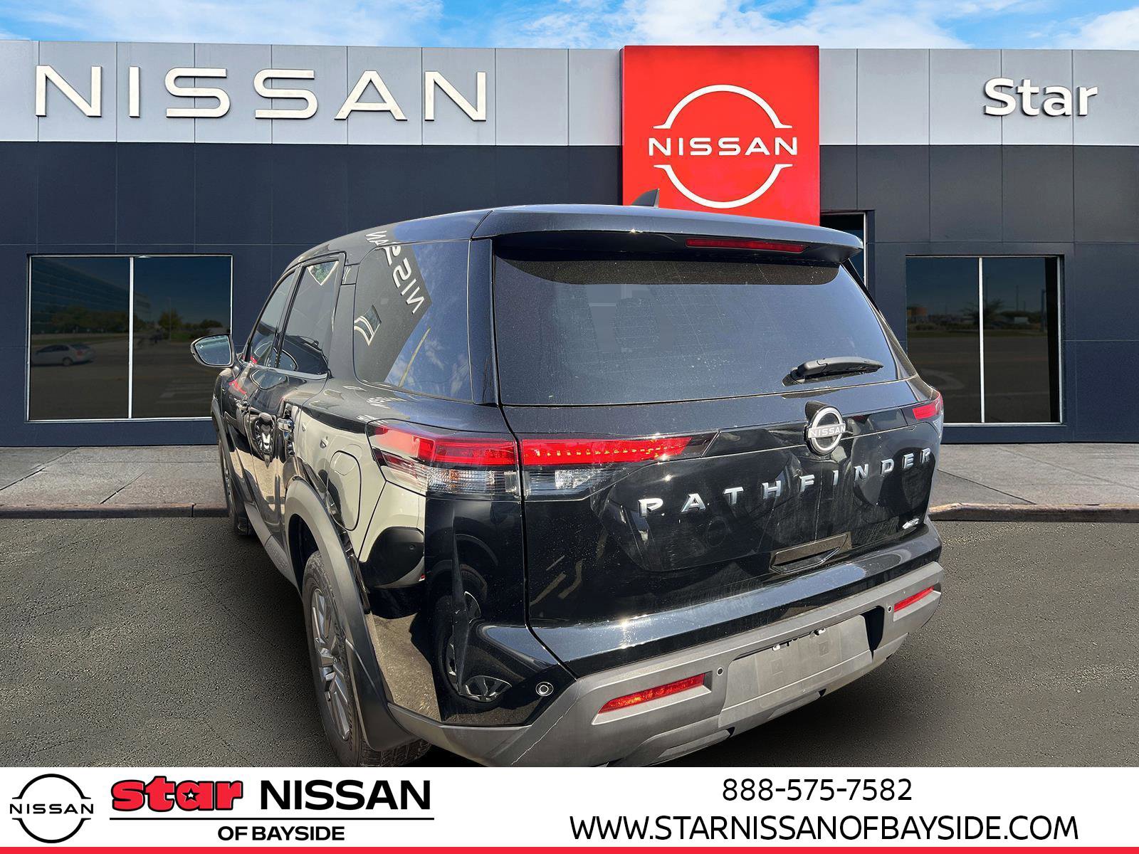 Used 2024 Nissan Pathfinder S image 5