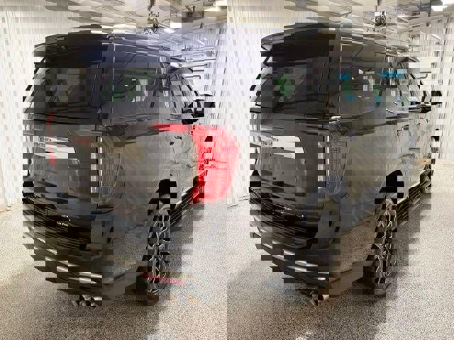 Used 2023 GMC Yukon Denali image 3