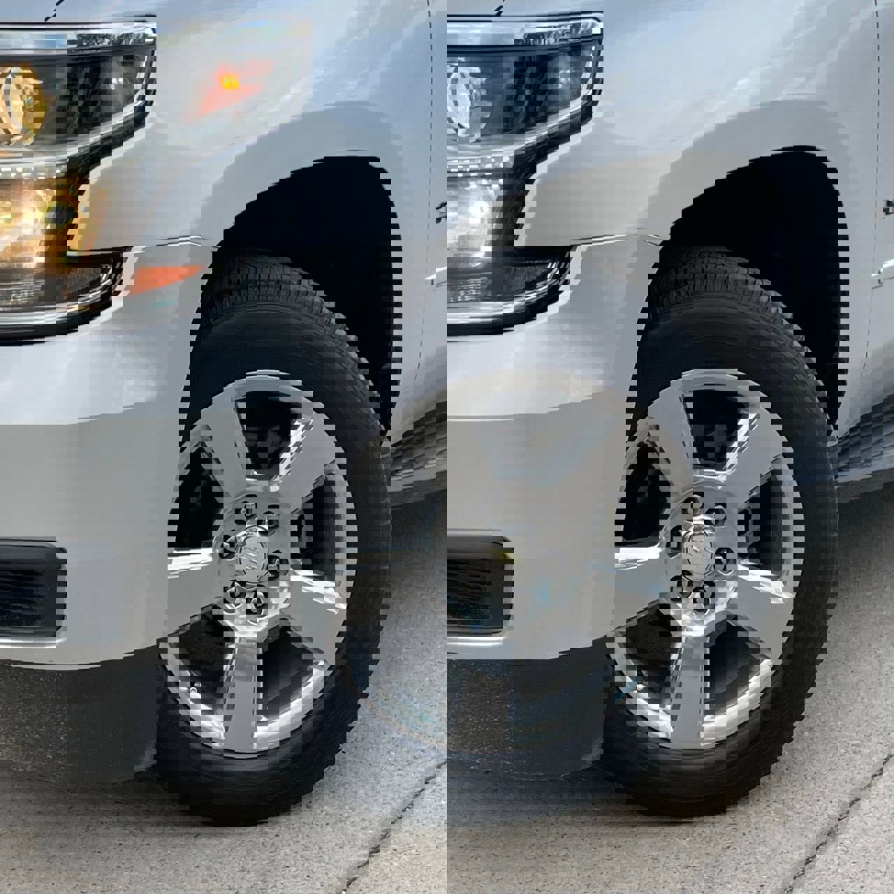 Used 2019 Chevrolet Suburban LS w/ All-Season Package RWD image 8