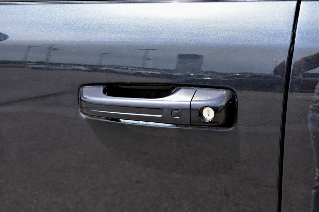 Used 2019 RAM 1500 Laramie AWD/4WD image 16