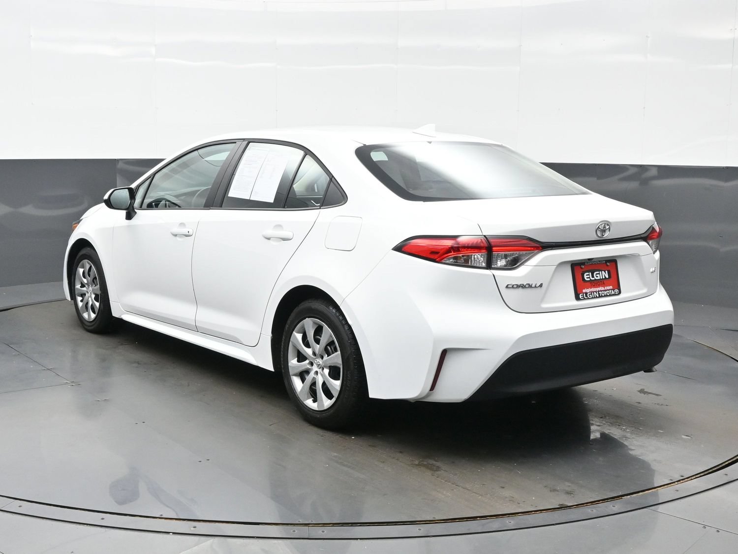 Used 2025 Toyota Corolla LE FWD image 4