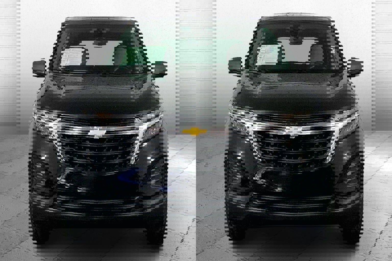 Used 2023 Chevrolet Equinox LS image 2