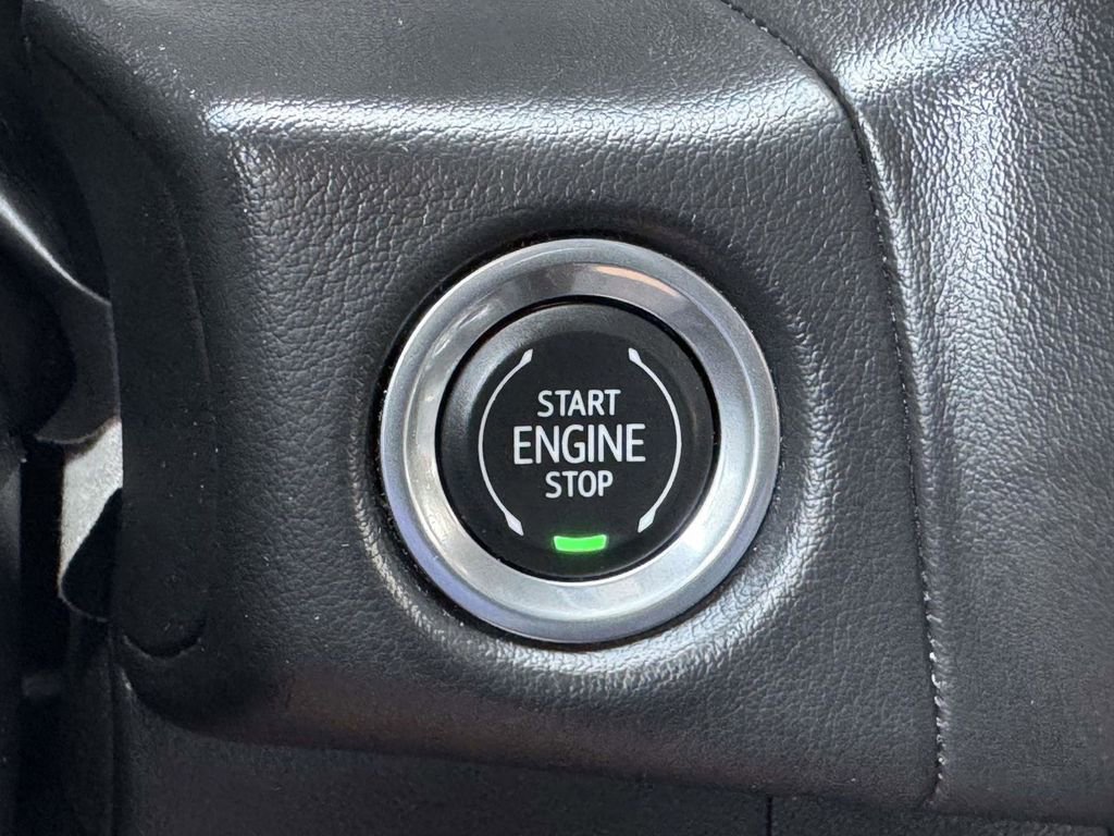 Used 2023 GMC Yukon SLT w/ SLT Luxury Package AWD/4WD image 9