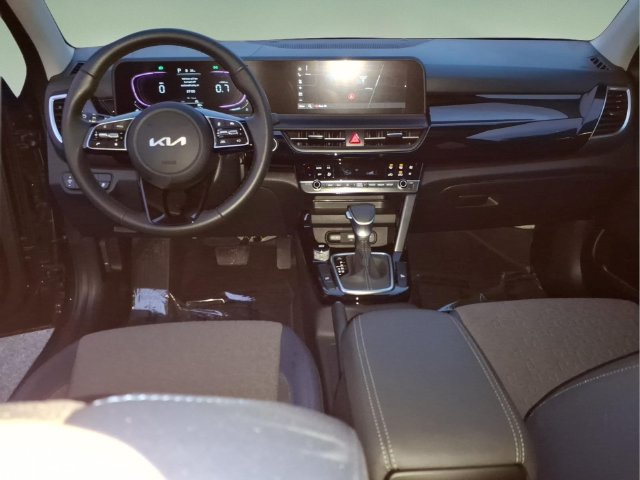 Used 2025 Kia Seltos S FWD image 12