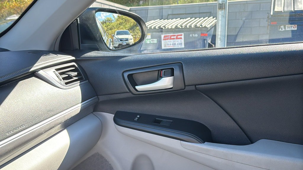 Used 2014 Toyota Camry LE FWD image 18