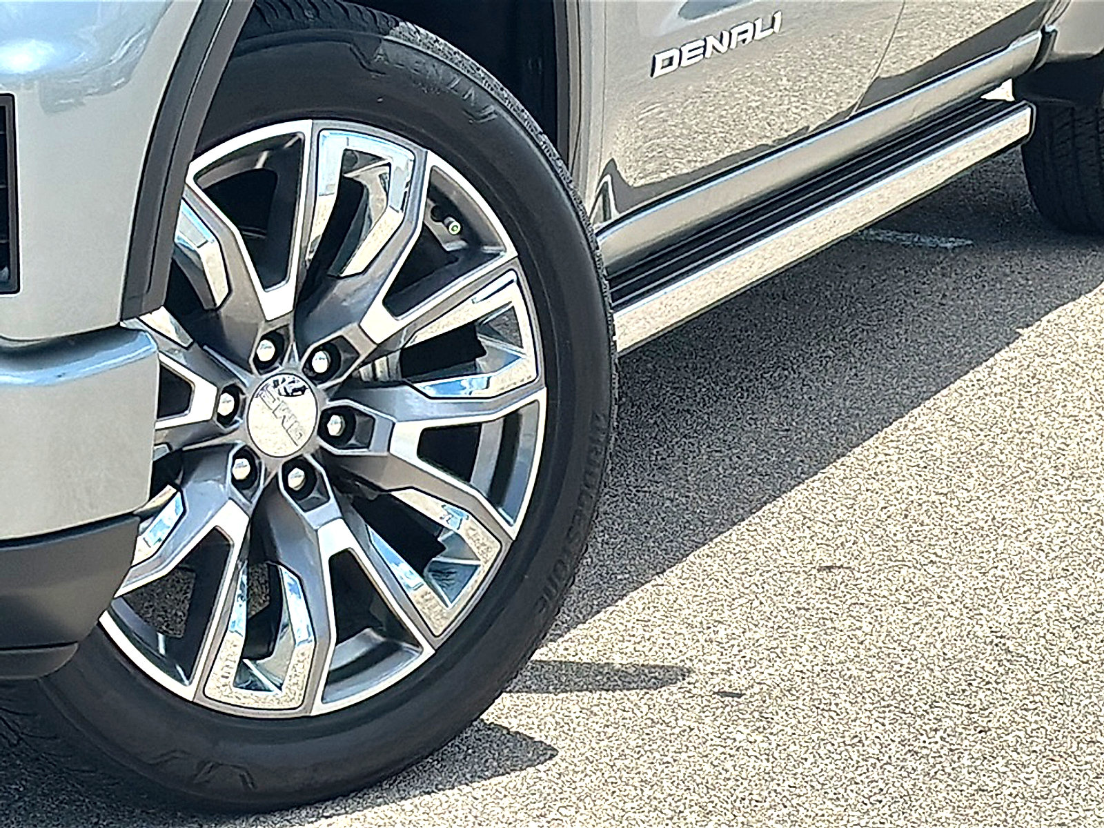 Used 2024 GMC Sierra 1500 Denali w/ Denali Reserve Package AWD/4WD image 3