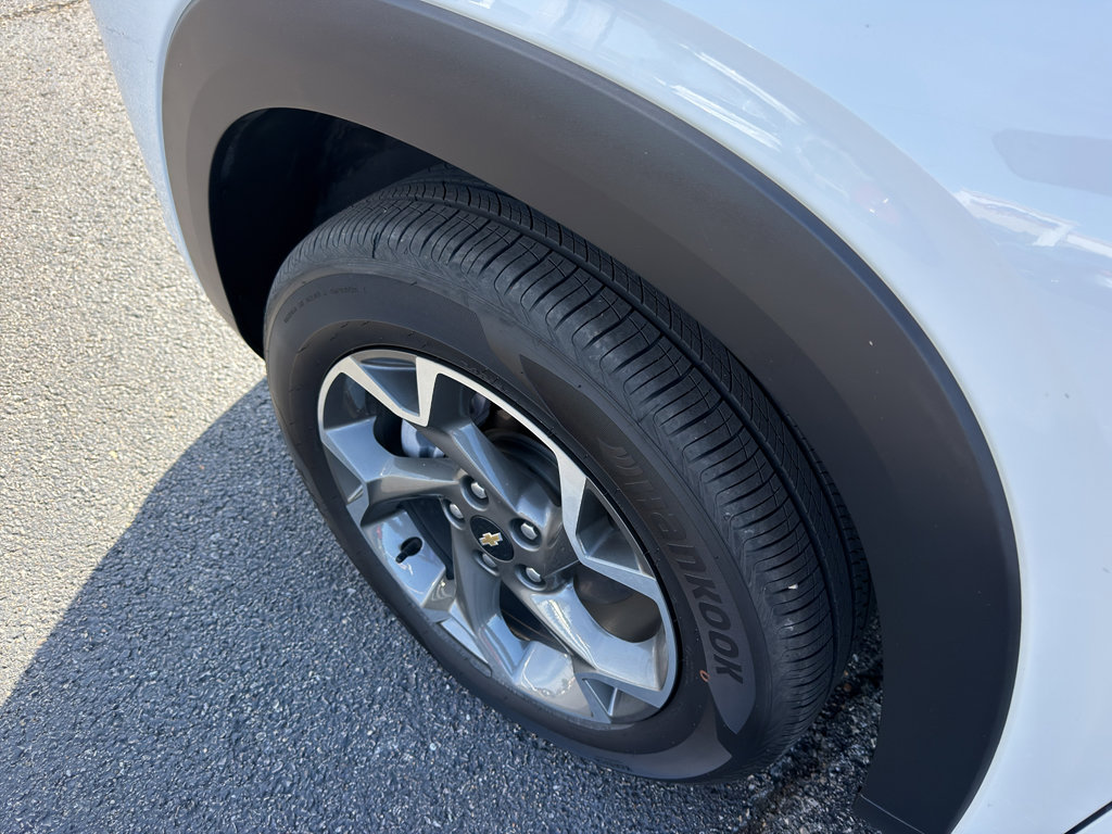 Used 2025 Chevrolet Trax LT w/ Driver Confidence Package image 7