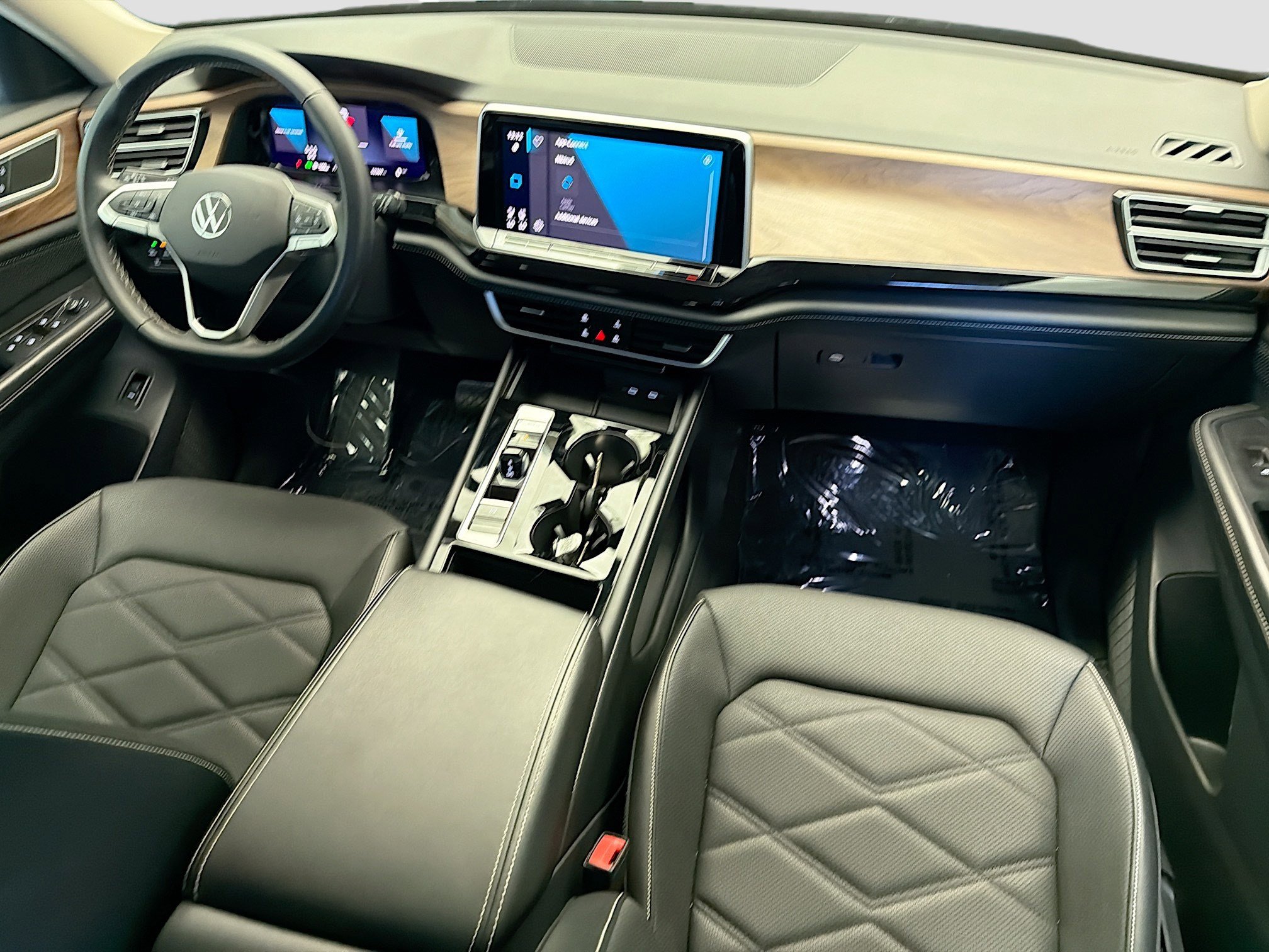 Used 2024 Volkswagen Atlas SE AWD/4WD image 12