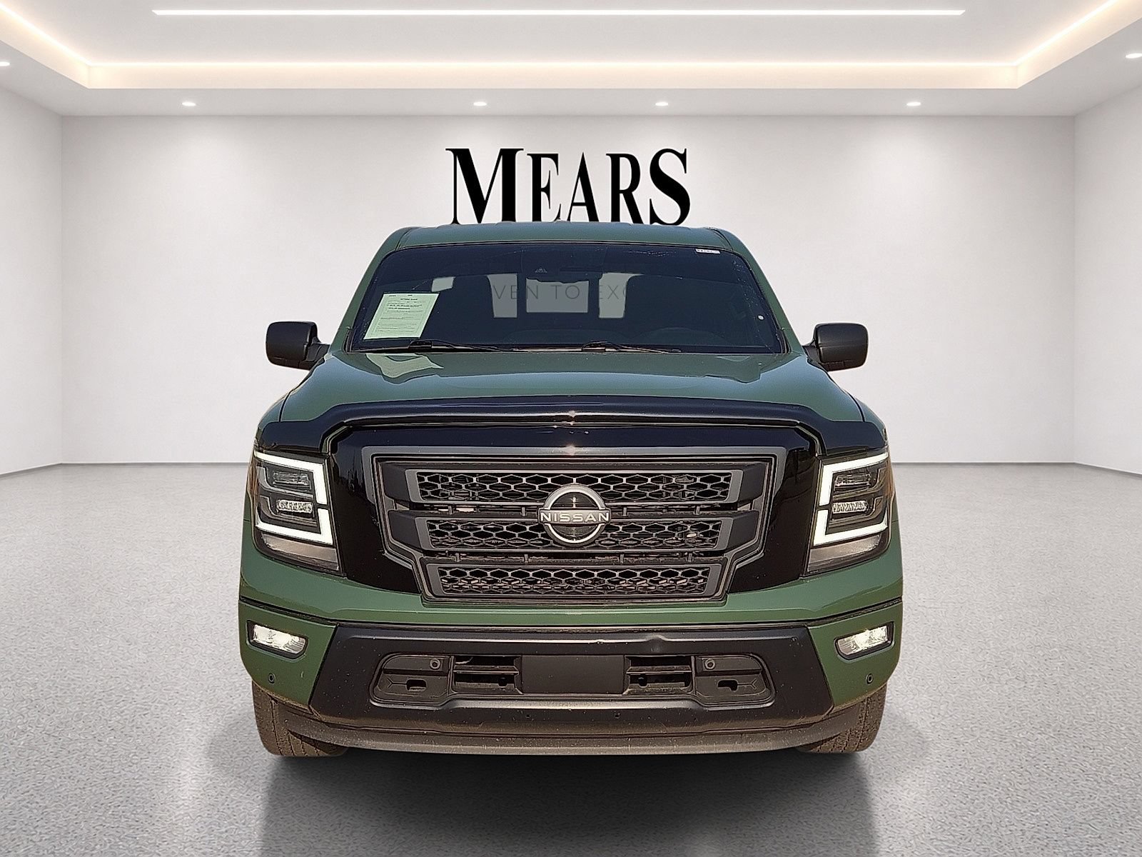 Used 2024 Nissan Titan SV w/ SV Bronze Edition Package RWD image 8