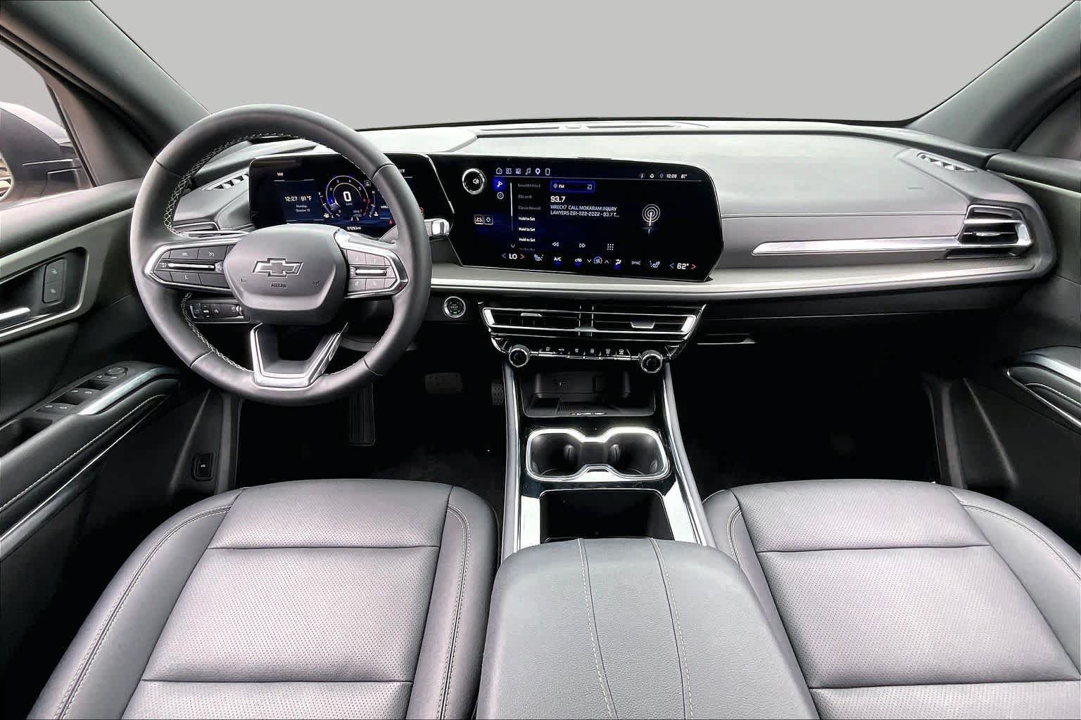 Used 2025 Chevrolet Traverse LT w/ Midnight/Sport Edition FWD image 16
