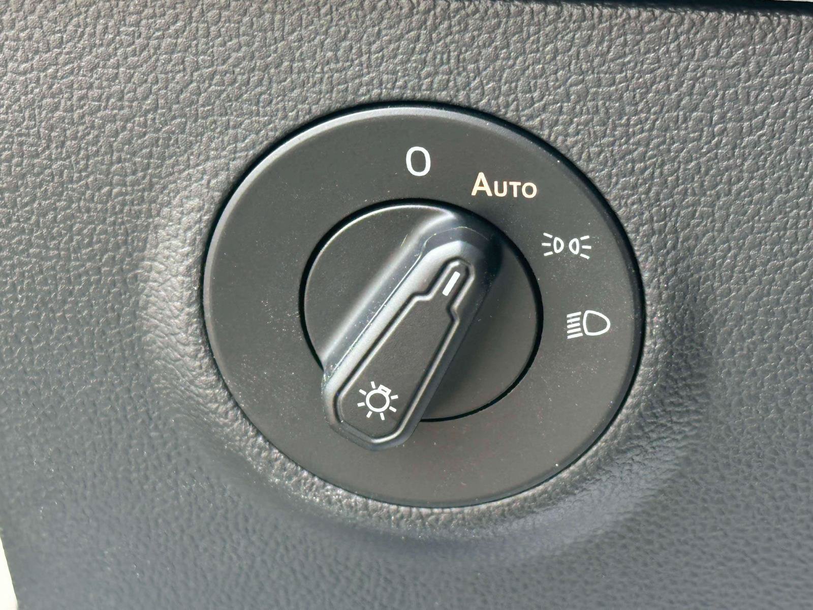 Certified 2023 Volkswagen Taos SE AWD/4WD image 17