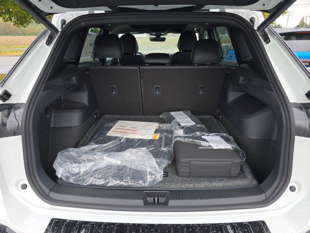 New 2025 Volkswagen Tiguan SE R-Line image 16