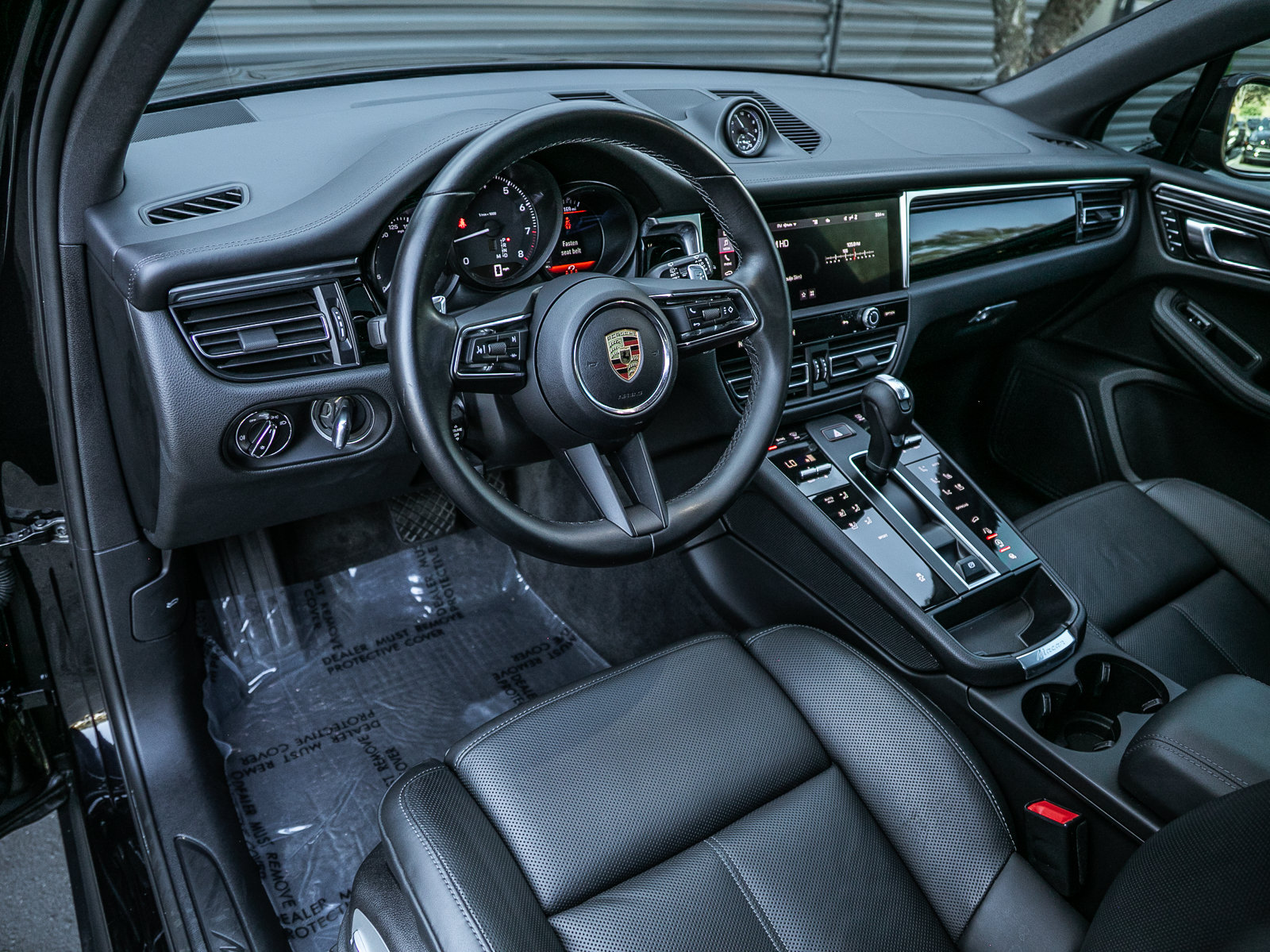 Certified 2023 Porsche Macan AWD/4WD image 4
