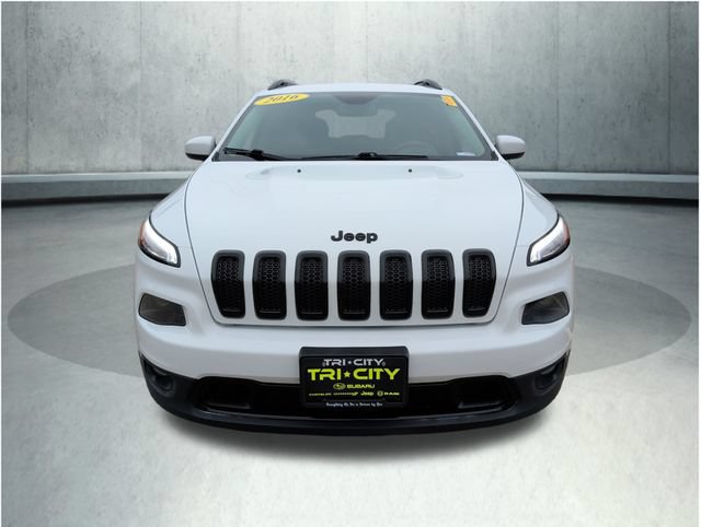 Used 2016 Jeep Cherokee Latitude w/ Cold Weather Group AWD/4WD image 11