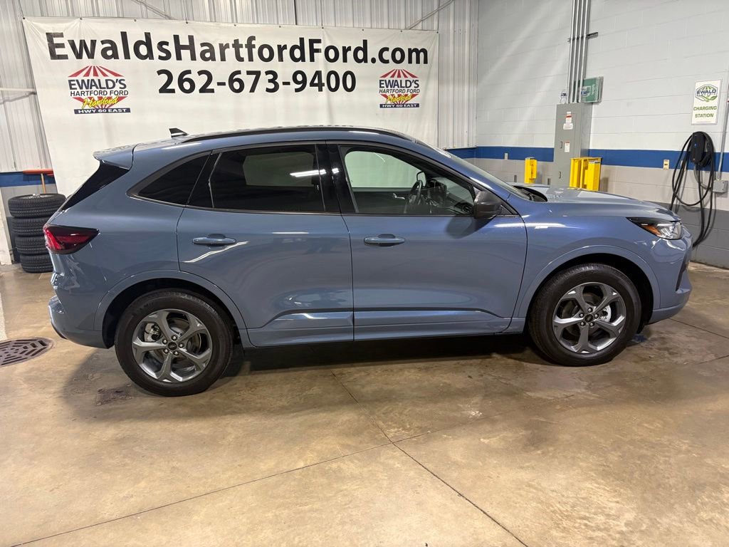 Used 2024 Ford Escape ST-Line w/ Tech Pack #1 AWD/4WD image 7