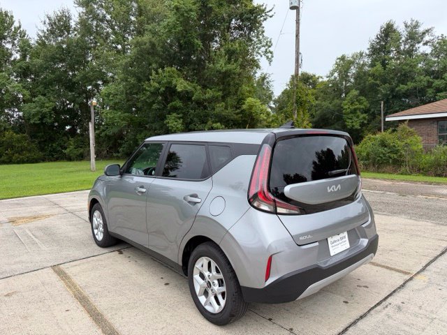 Used 2025 Kia Soul LX w/ LX Technology Package FWD image 8