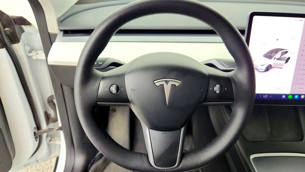 Used 2022 Tesla Model Y Performance AWD/4WD image 13