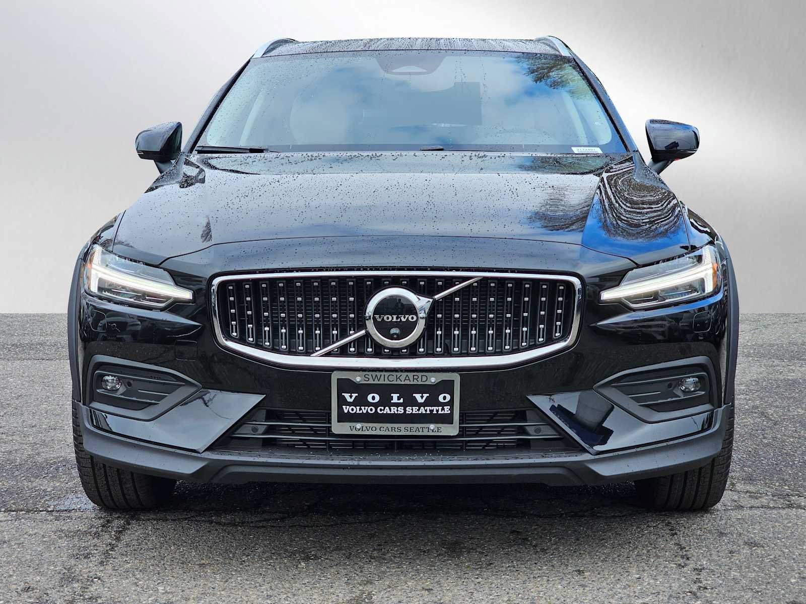 New 2026 Volvo V60 B5 Cross Country Plus w/ Protection Package Premier AWD/4WD image 8