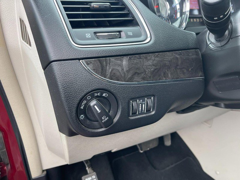 Used 2016 Chrysler Town & Country Touring w/ Driver Convenience Group image 20