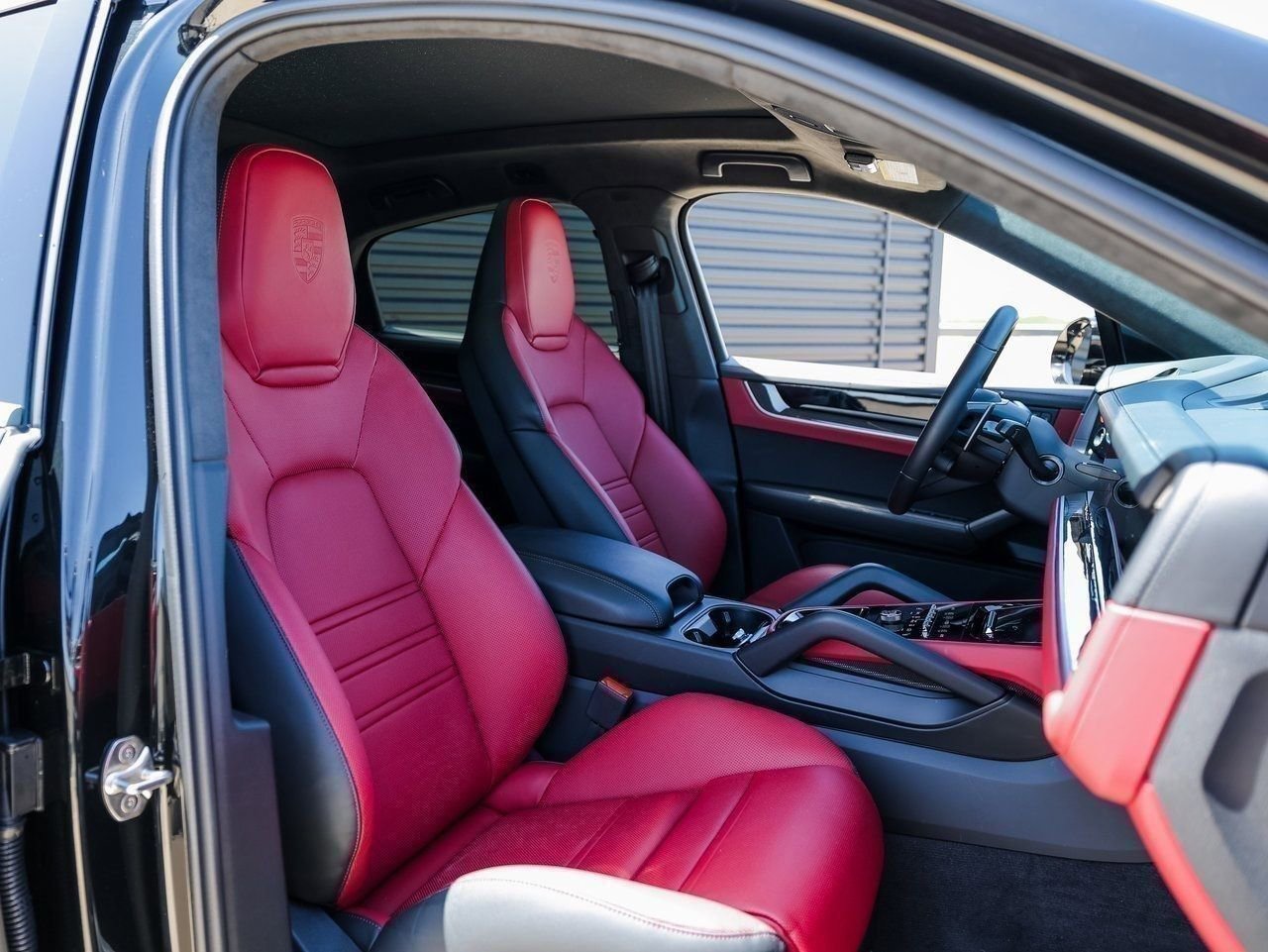 Certified 2025 Porsche Cayenne Turbo image 28