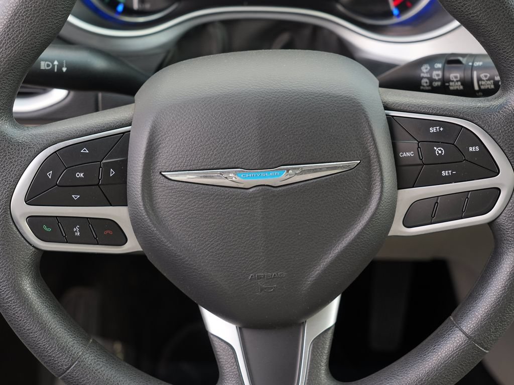 Used 2017 Chrysler Pacifica Touring Plus FWD image 23
