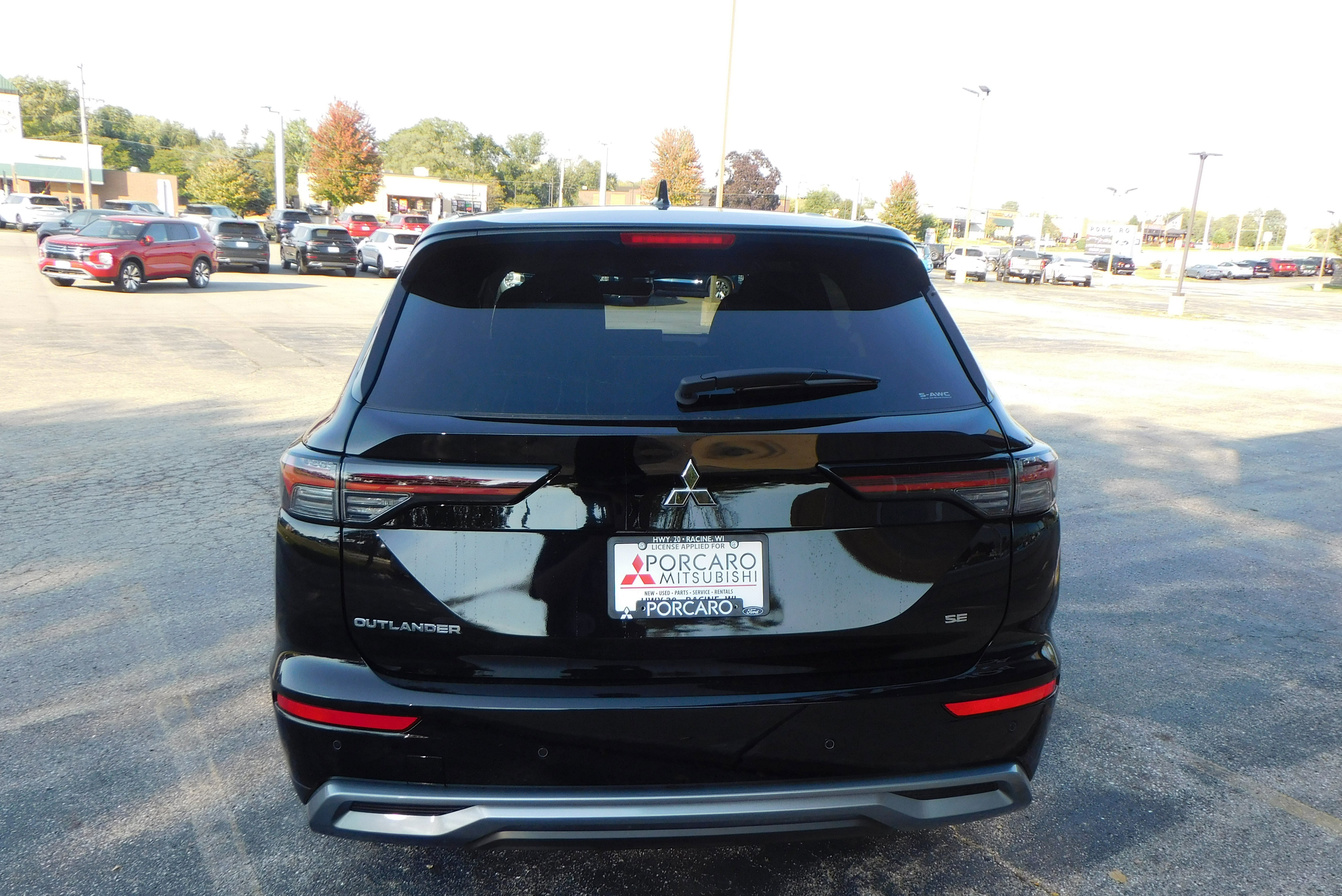 New 2025 Mitsubishi Outlander SE image 24