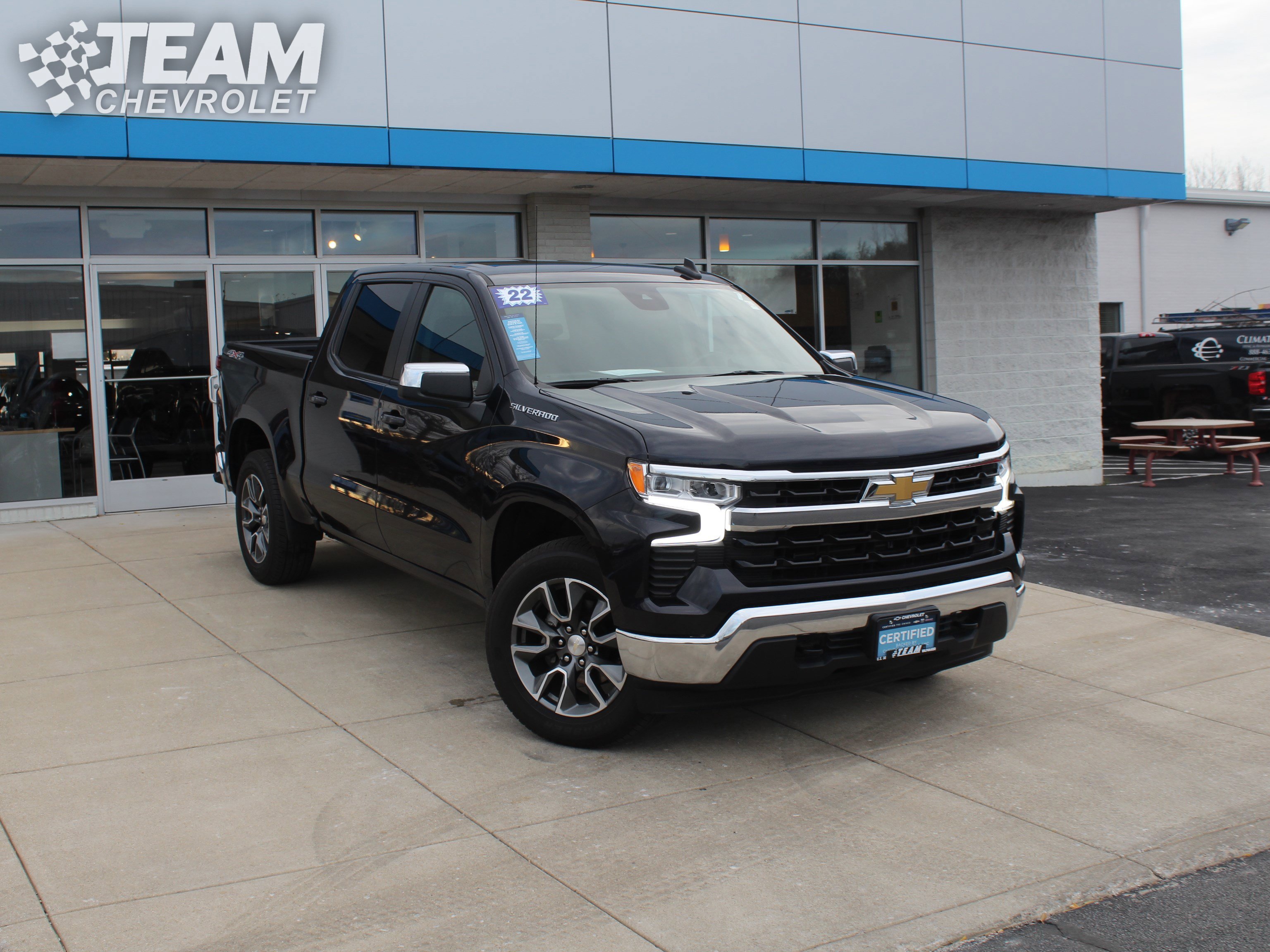 Certified 2022 Chevrolet Silverado 1500 LT image 2