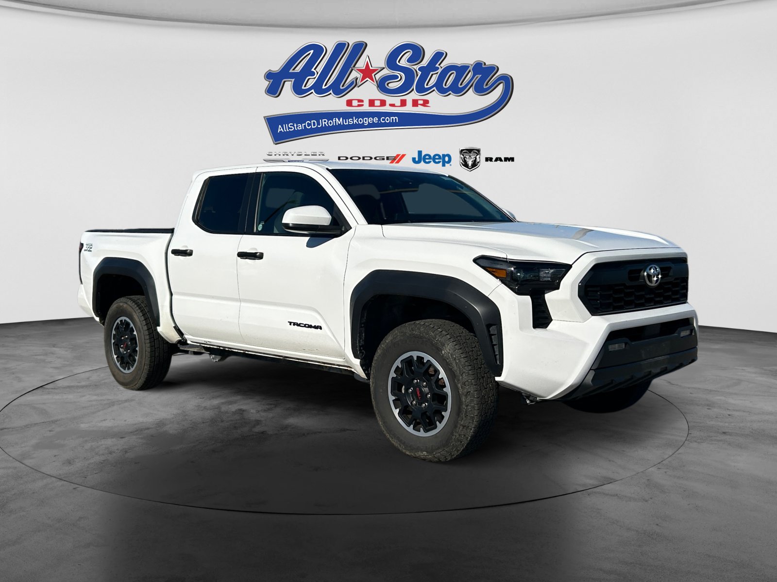 Used 2025 Toyota Tacoma TRD Off-Road AWD/4WD image 3