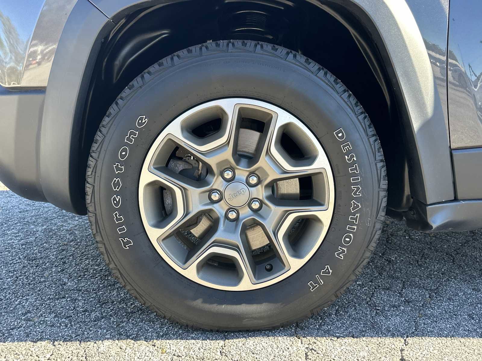 Used 2020 Jeep Cherokee Trailhawk image 11