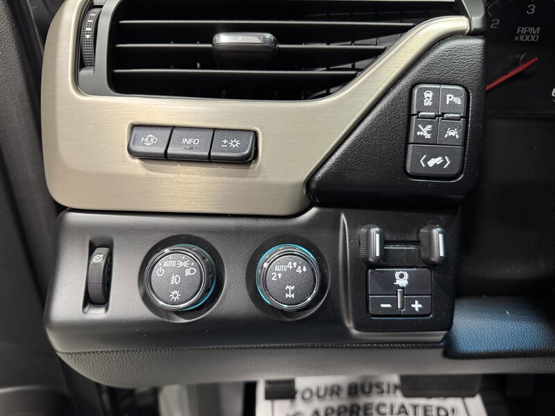 Used 2018 GMC Yukon Denali AWD/4WD image 8