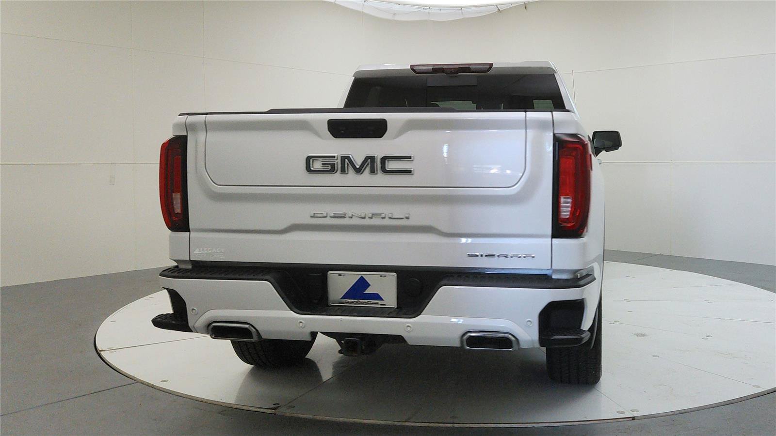 Used 2023 GMC Sierra 1500 Denali Ultimate AWD/4WD image 6
