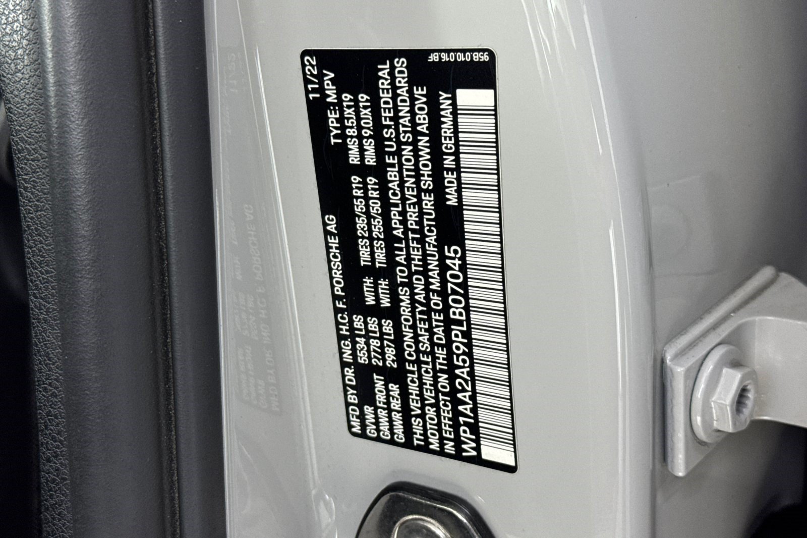 Used 2023 Porsche Macan AWD/4WD image 28