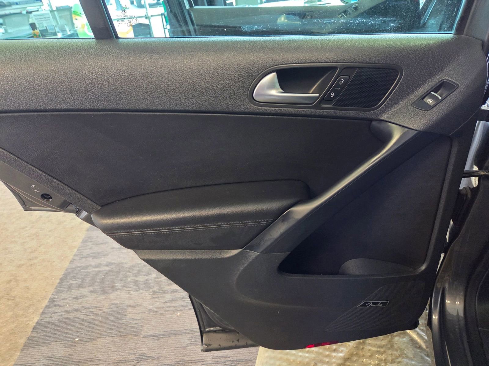 Used 2016 Volkswagen Tiguan SEL image 45