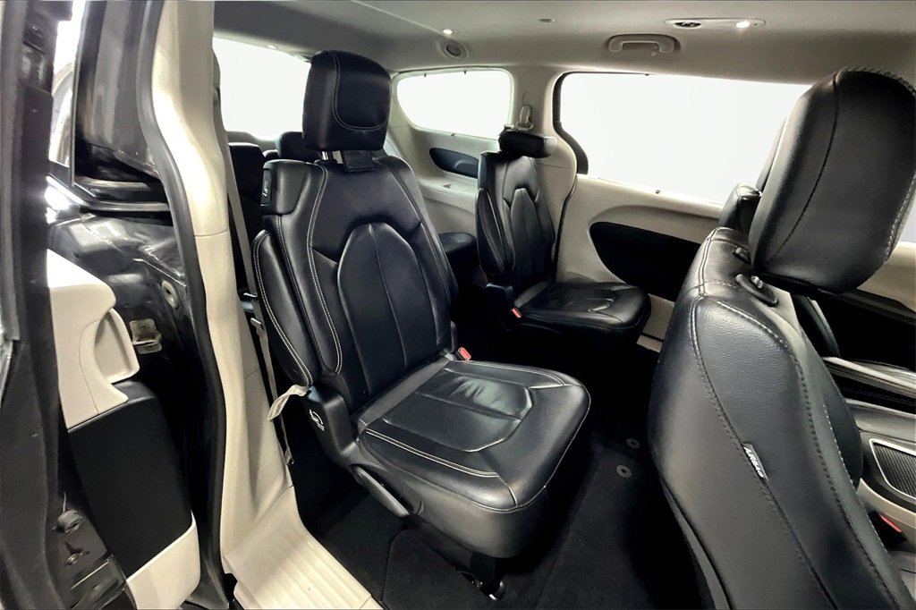Used 2022 Chrysler Pacifica Touring-L image 23